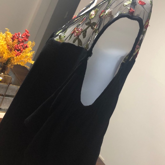 Cut our shoulder top. - Picture 3 of 5